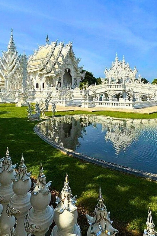 Chiang Mai: Chiang Rai Temples, Golden Triangle & Boat Tour - Lunch Before the Black House