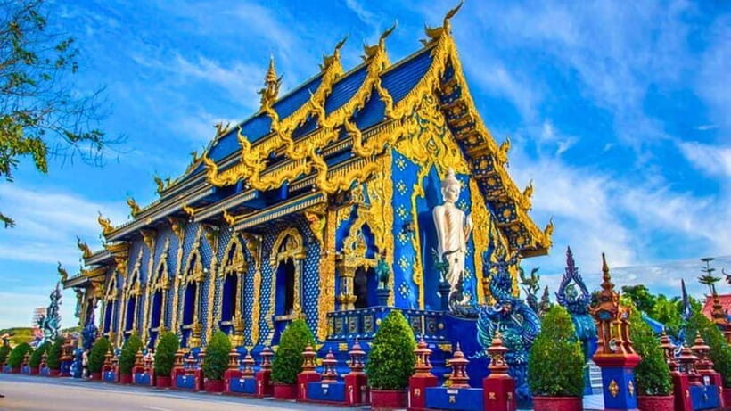 Chiang Mai: Chiang Rai Temples, Golden Triangle & Boat Tour - Meeting the Karen Community
