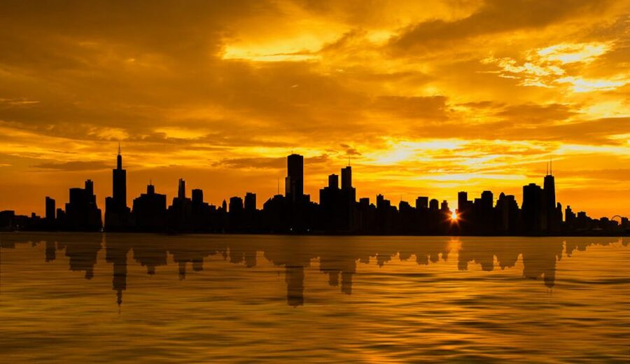 Chicago: 1.5-Hour Scenic Sunset Lake Cruise - Gliding along the Chicago River