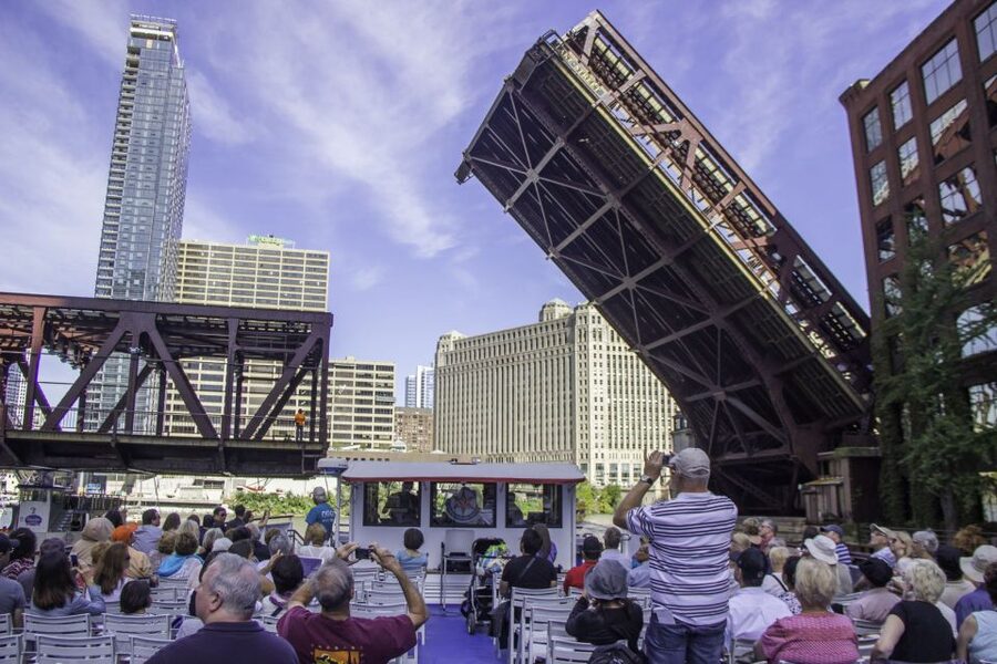 Chicago: 45-Minute Family-Friendly Architecture River Cruise - The route from Lake Shore Drive toward Willis Tower