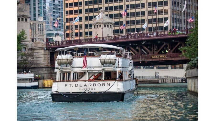 Chicago: Architecture Boat Tour with Drinks - Boarding at Ogden Slip on McClurg Court
