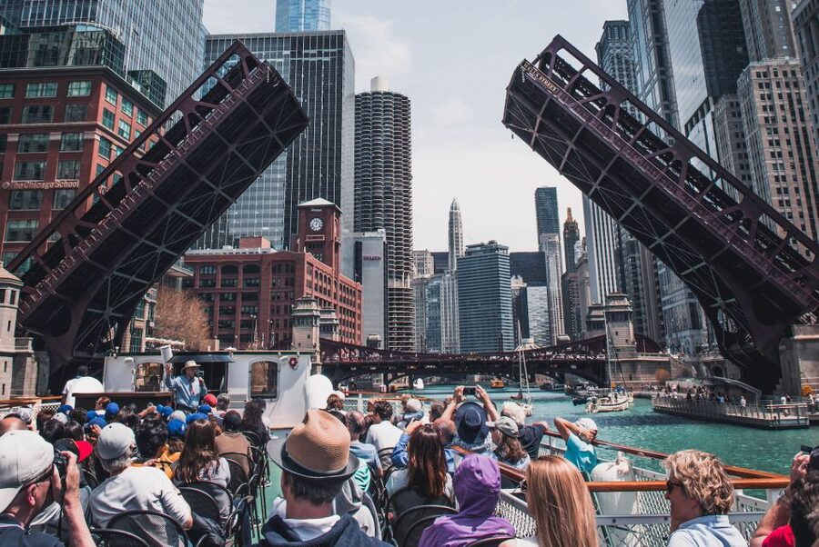 Chicago: Architecture Center Cruise on Chicago's First Lady - What the docent adds to the view