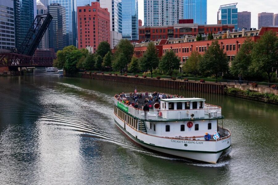Chicago: Architecture Center Cruise on Chicago's First Lady - Comfort, food, and the weather plan
