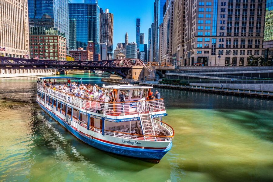 Chicago: Architecture River Cruise Skip-the-Ticket Line - The first stretch: Chicago’s vertical walls