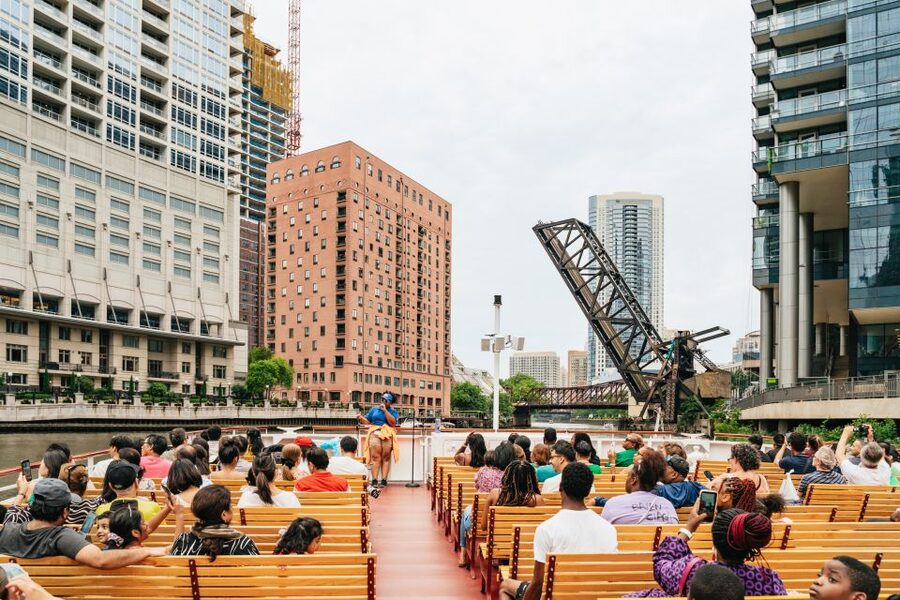 Chicago: Architecture River Cruise Skip-the-Ticket Line - The guide makes the glass boxes matter