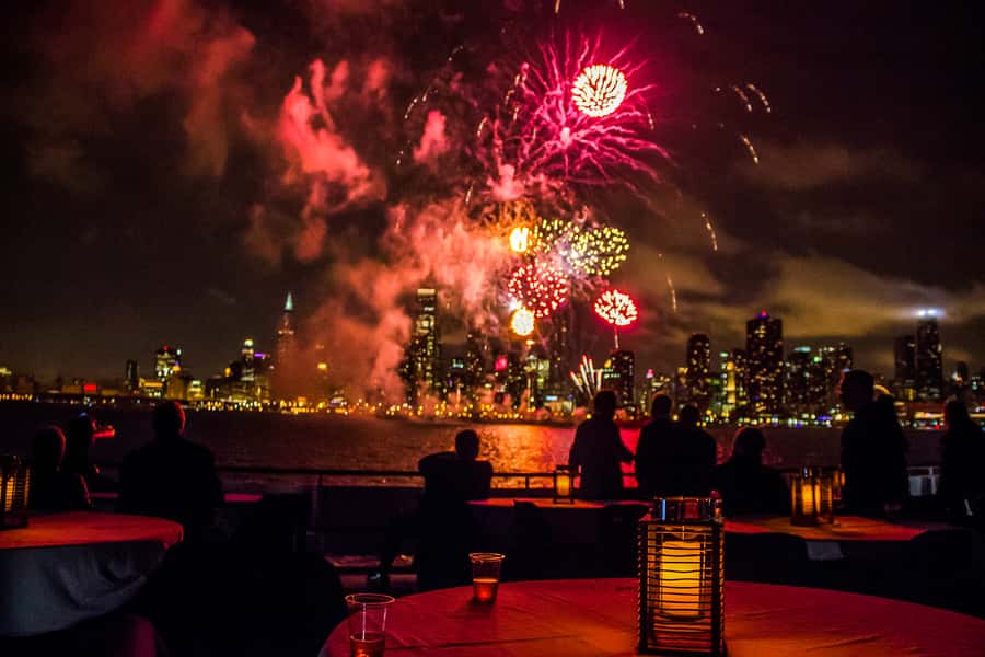 Chicago: Fireworks Cruise with Lake or River Viewing Options - Start with Chicago’s riverfront buildings