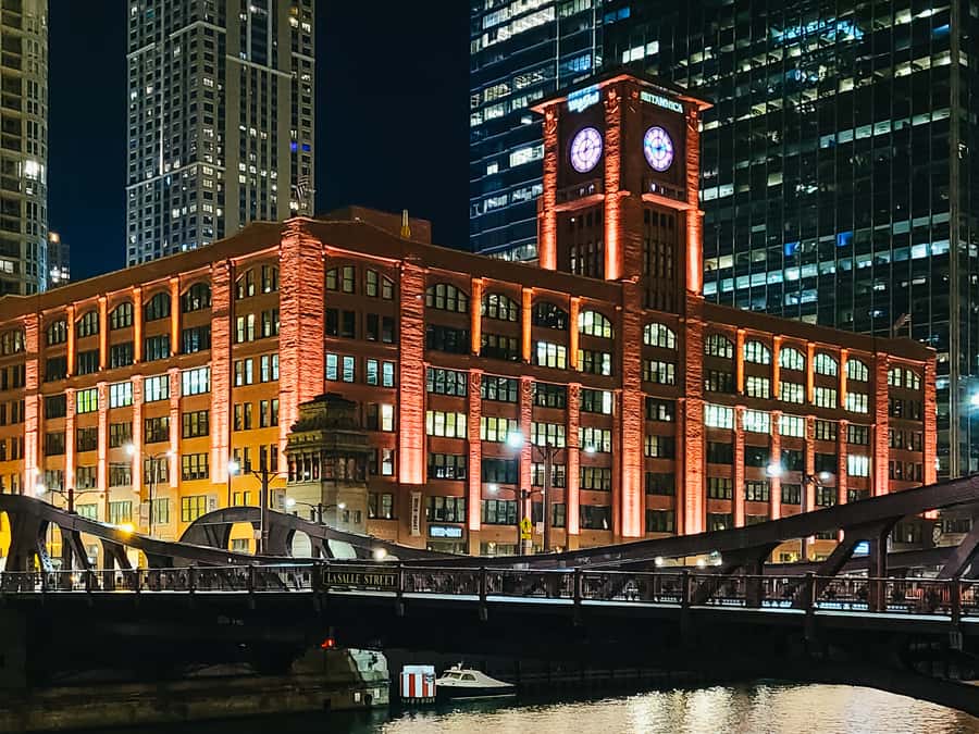 Chicago: Fireworks Cruise with Lake or River Viewing Options - The full-service bar is useful, but plan your snacks
