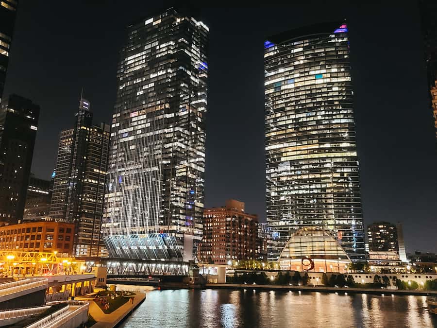 Chicago: Fireworks Cruise with Lake or River Viewing Options - What the $32 price really buys you