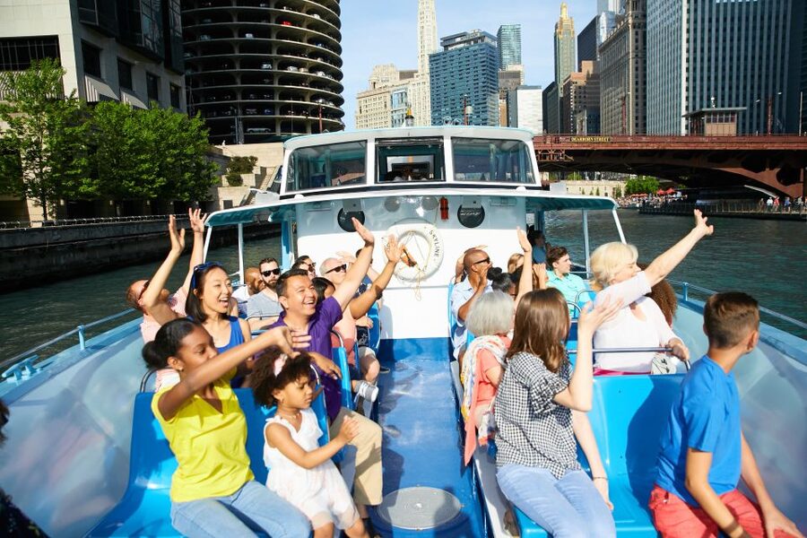 Chicago: Narrated Sightseeing River and Lake Cruise - Finding First Lady at Michigan Avenue