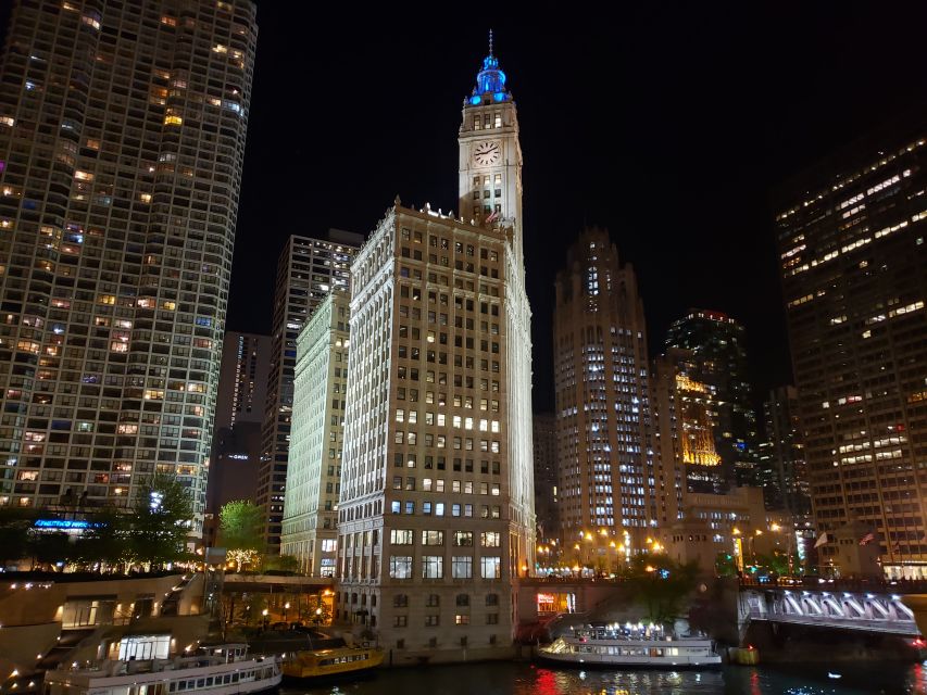 Chicago River: 1.5-Hour Guided Architecture Cruise - Lakefront views and the best photo moments