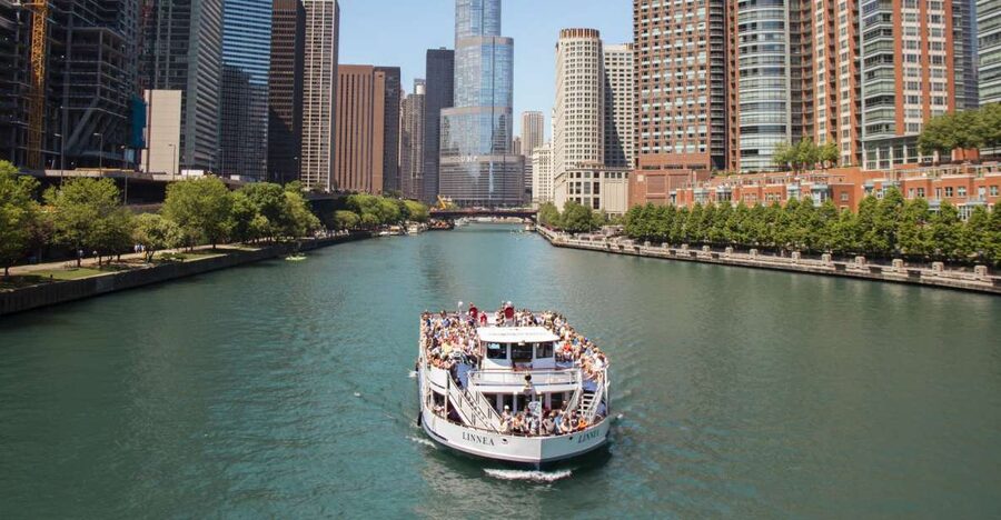 Chicago River: 1.5-Hour Guided Architecture Cruise - Boarding near the Wrigley Building