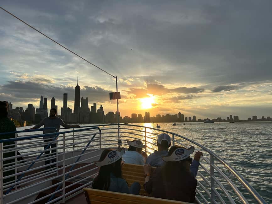Chicago: Shoreline Lake Michigan Skyline Cruise - The best seats and photo angles