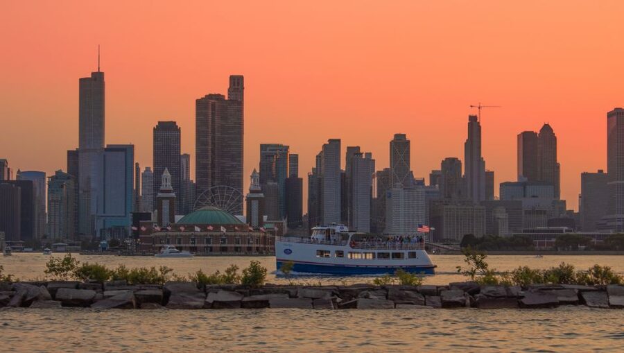 Chicago: Shoreline Lake Michigan Skyline Cruise - Seasonal timing and the cold-weather catch