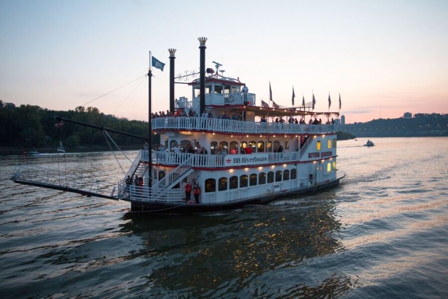 Cincinnati: Ohio River Cruise with Buffet Dinner - Boarding beside Newport Aquarium