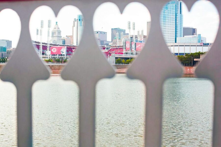 Cincinnati: Sunset Sightseeing Cruise on the Ohio River - Choosing between a live band and a DJ