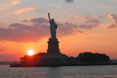 Circle Line: 2hr – New York City Harbor Lights Cruise