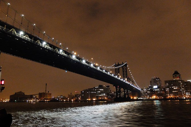 Circle Line: 2hr - New York City Harbor Lights Cruise - Food, drinks, Wi-Fi, and practical comfort