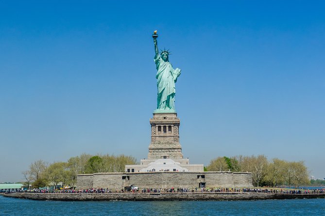 Circle Line: New York City Statue of Liberty Super Express Cruise - A quick Statue of Liberty trip from Pier 16