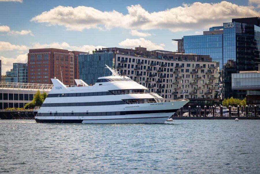 City Cruises Boston: Harbor Buffet Lunch or Dinner Cruise - Lunch or dinner: which sailing fits best?