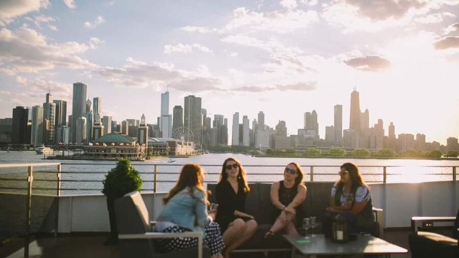 City Cruises Chicago: Premier Lunch or Dinner Cruise - Who should book this Chicago cruise?