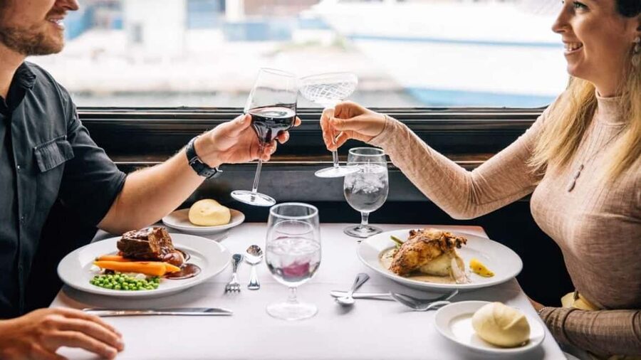 City Cruises Chicago: Premier Lunch or Dinner Cruise - Service, music, and the mood onboard