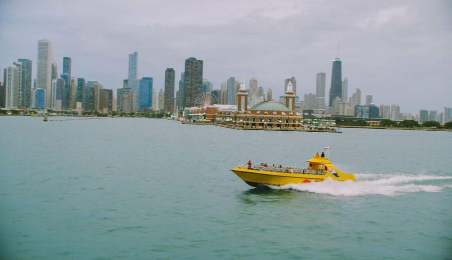 City Cruises Chicago: Seadog Lakefront Speedboat Ride - Lake Point Tower and the return to Navy Pier