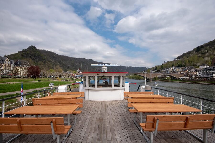 Cochem: Panoramic Cruise on the Moselle River - Finding the best place to sit