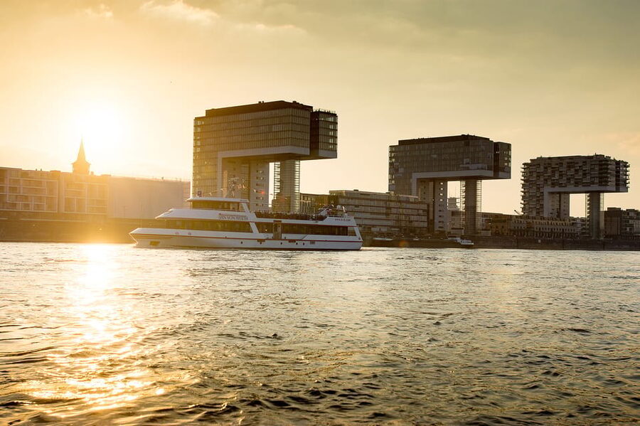 Cologne: 2-Hour Evening Cruise on the Rhine River - Drinks and snacks at the onboard bar