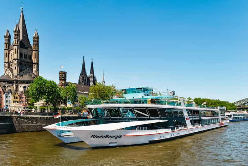 Cologne: Panoramic City Cruise - Finding the right landing stage