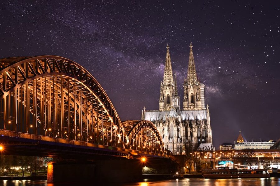 Cologne: Rhine River Winter Cruise with Festive Music - What this Cologne winter cruise is really like
