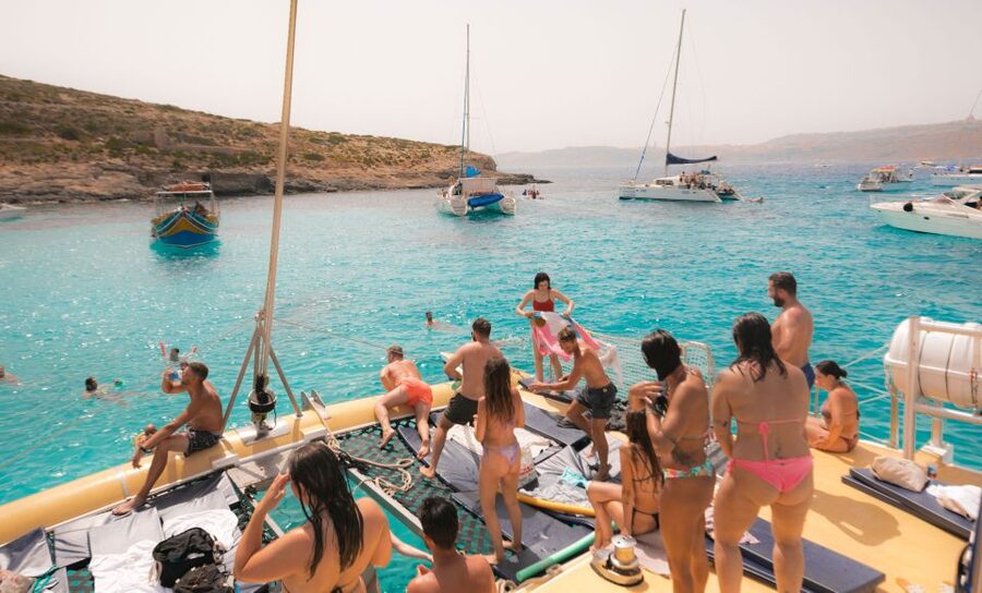 Comino: Blue Lagoon Catamaran Cruise with Lunch and Open Bar - Lunch, cold drinks, and the open bar