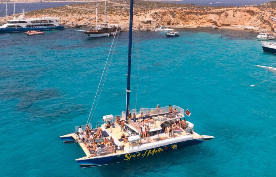 Comino: Blue Lagoon Catamaran Cruise with Lunch and Open Bar - When the quiet cruise becomes a boat party