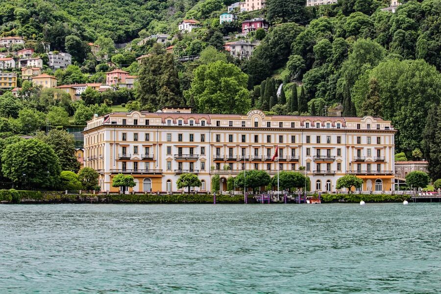 Como: Lake Como Shared Boat Tour - Hotels, fountains, and the return toward Como