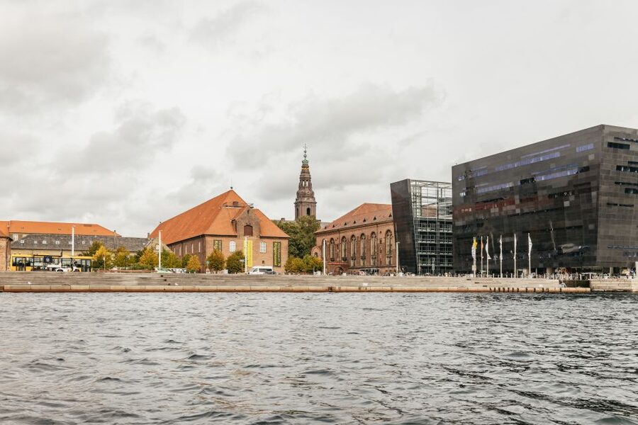 Copenhagen: Canal Cruise with Guide - Christiansborg Palace and the government quarter