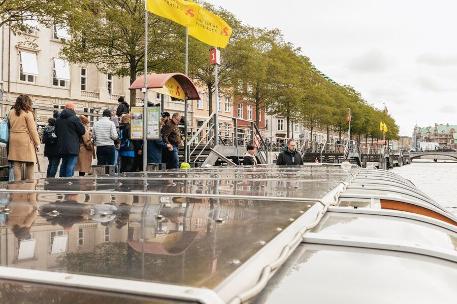 Copenhagen: Canal Cruise with Guide - The Little Mermaid from the water