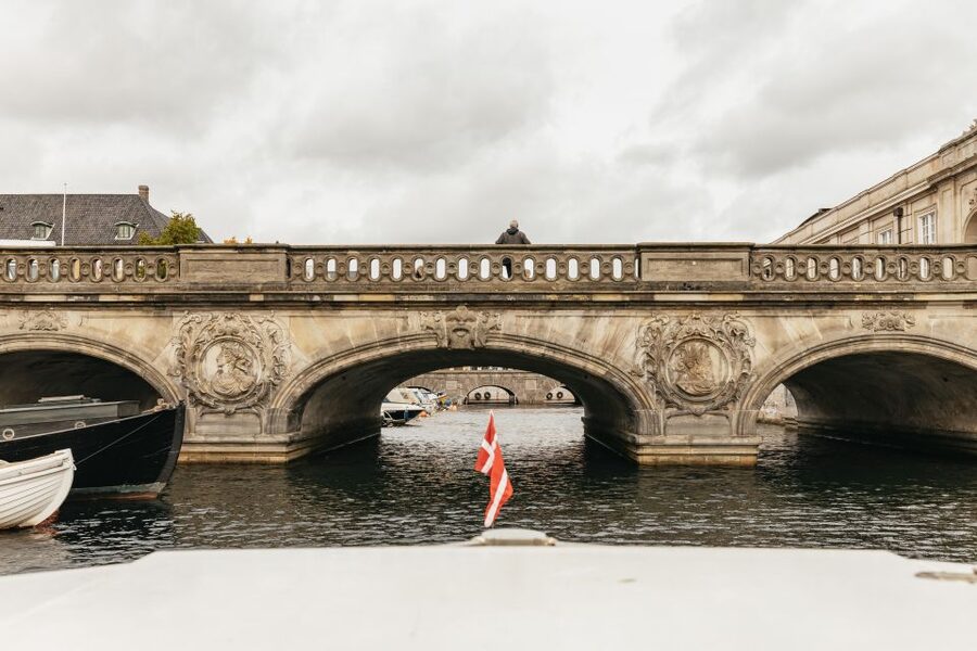Copenhagen: Canal Cruise with Guide - Amalienborg Palace and royal Copenhagen
