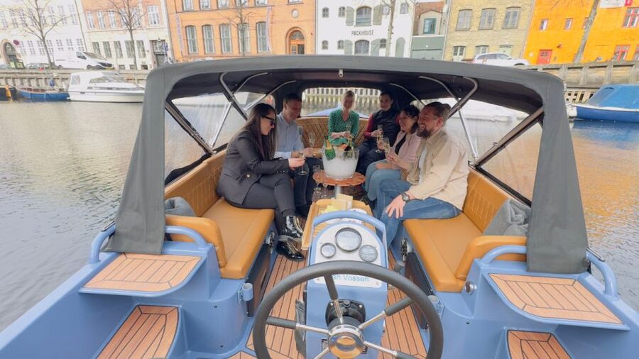 Copenhagen: Guided Canal Tour by Electric Boat - Starting at Ved Stranden beside Christiansborg Palace