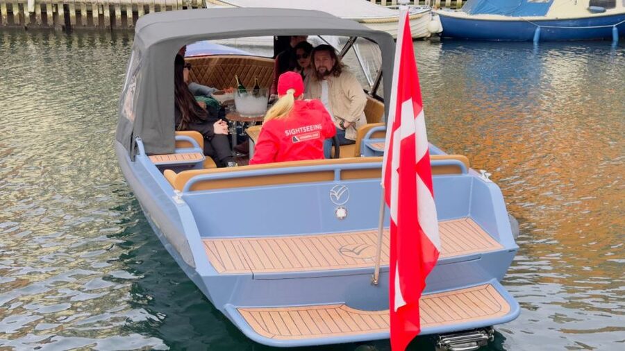 Copenhagen: Guided Canal Tour by Electric Boat - Old harbor views and new Copenhagen architecture