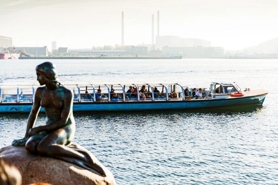 Copenhagen: Hop-On Hop-Off Bus Tour with Boat Tour Option - Amalienborg, Gefion Fountain, and the royal quarter