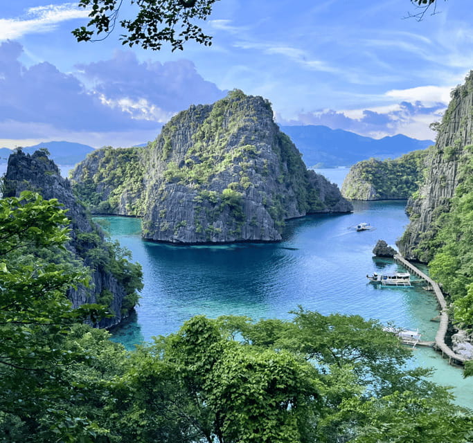 Coron: Private Boat Hire with Guided Tour and Lunch on Beach - Kayangan Lake and the classic Coron view