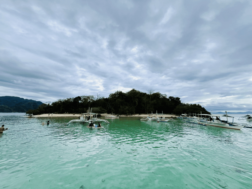 Coron: Private Boat Hire with Guided Tour and Lunch on Beach - Beaches, coral gardens, and the picnic lunch