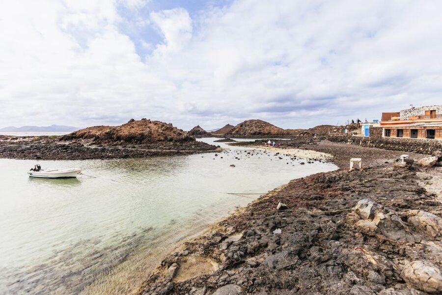 Corralejo: Lobos Island Catamaran Tour with Drinks & Snorkel - The Speedboat Ride and Short Lobos Visit