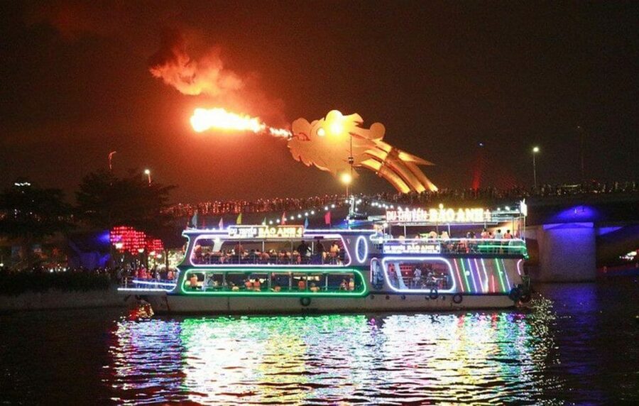 Da Nang: Han River Local Cruise by Night - The first 15 minutes: boarding and settling in