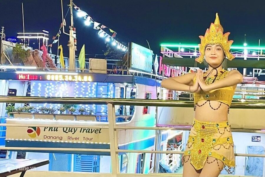 Da Nang: Han River Local Cruise by Night - Dragon Bridge at 9 PM: the main event