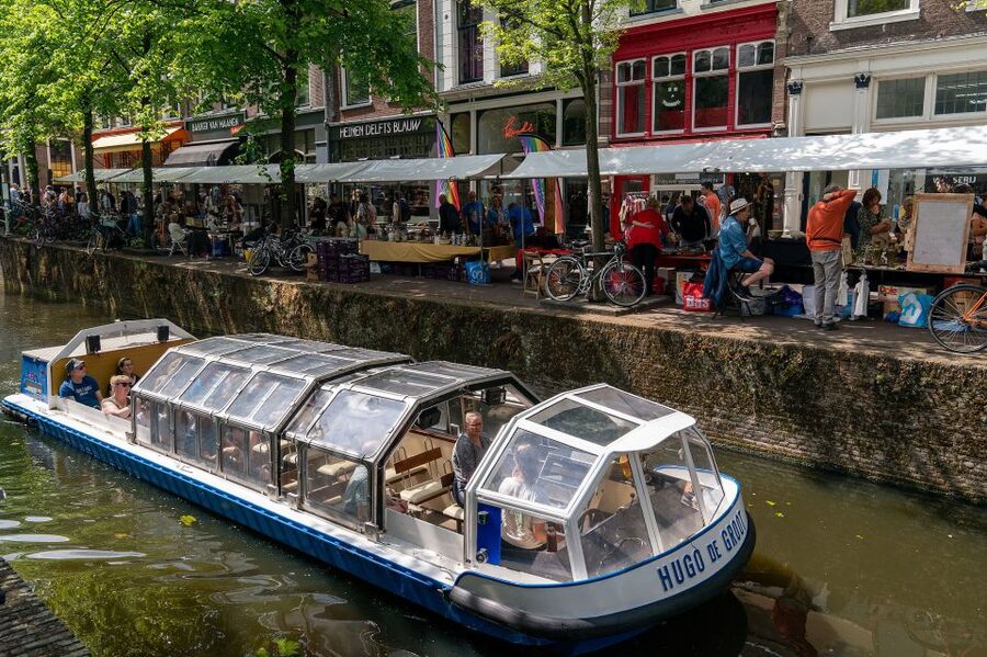 Delft: Canal Cruise with Guided Commentary - Why the Guides Matter