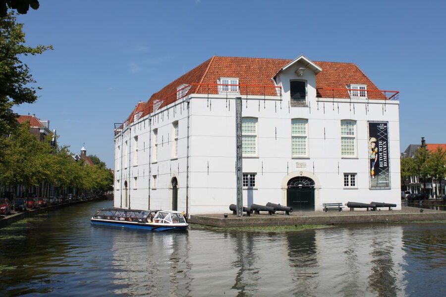 Delft: Canal Cruise with Guided Commentary - Meeting at Koornmarkt 113