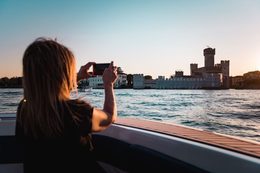 Desenzano del Garda: Sunset Boat Trip at Sunset with Drink - Golden hour, music, and a glass of Prosecco