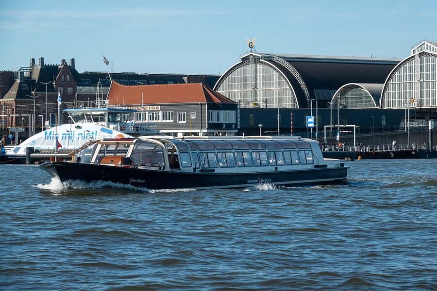Discover Amsterdam: Luxury Canal Cruise with a Local Skipper - The guide makes the biggest difference