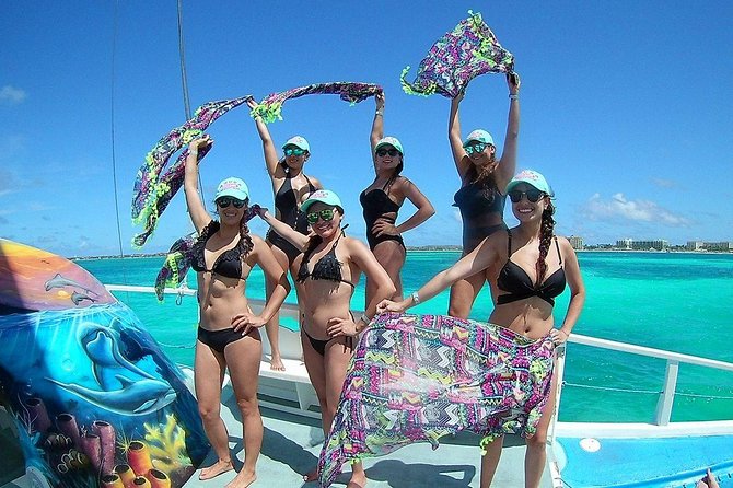 Dolphin Catamaran Snorkel and Sail with Open Bar - Starting at Delphi Watersports in Noord