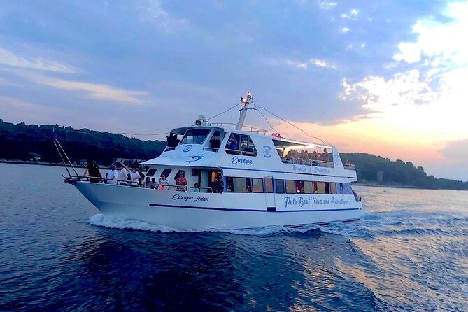 Dolphin Watching & Sunset Boat Tour With Dinner and Drinks - Who should book this experience